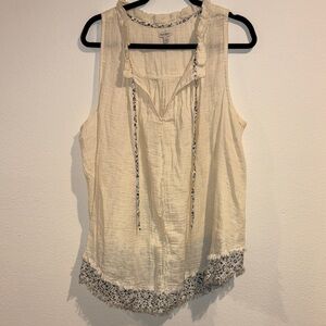 True Craft Ivory Sleeveless Blouse with Floral Hem 1X NEW